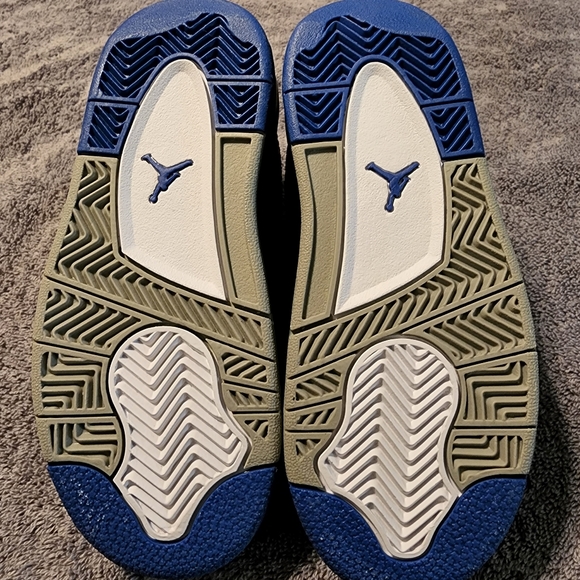 Jordan 4s - Picture 2 of 2